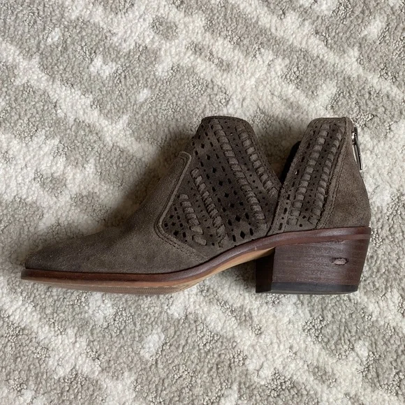 •Vince Camuto• Prasata Suede Ankle Boots - Picture 7 of 14